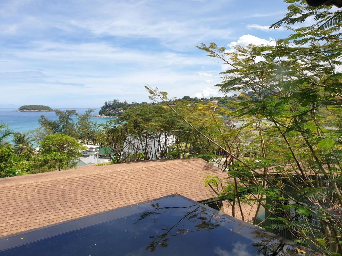 Villa avec Piscine - Vue Partielle sur Mer