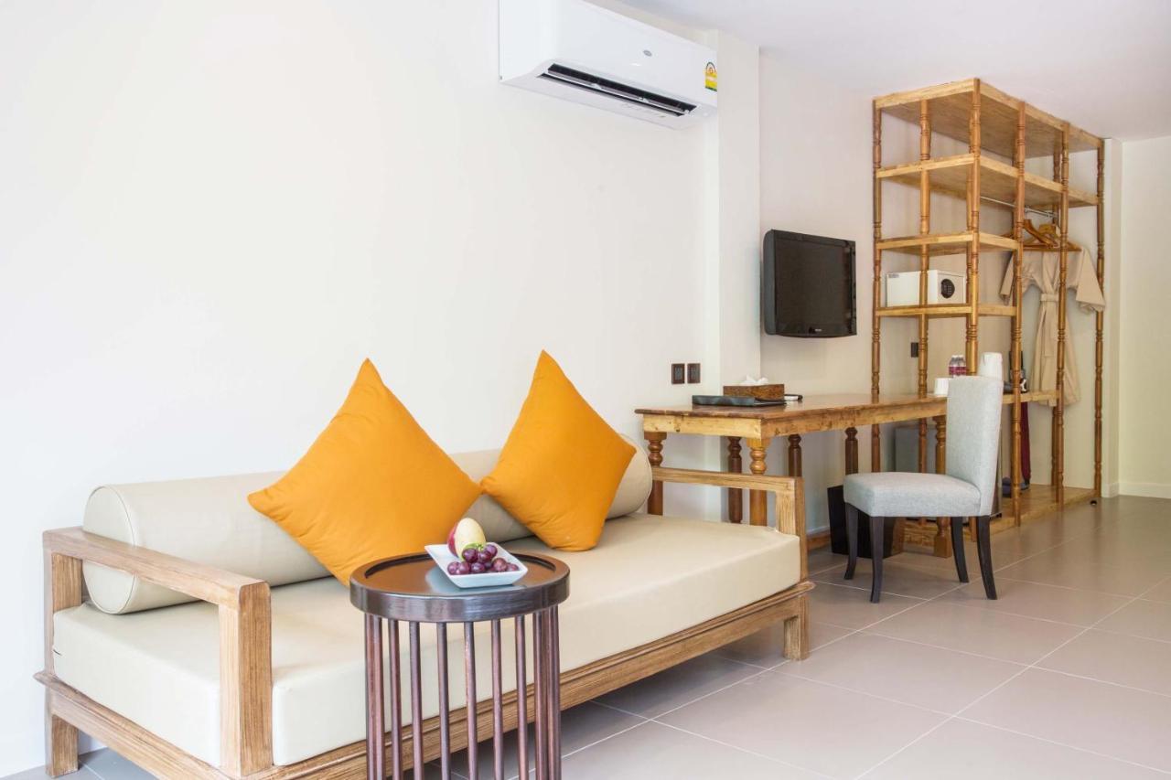 Grand Pool Access Room