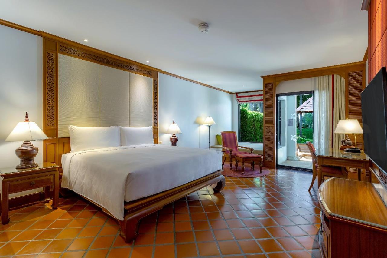 King Room with Pool View - Grande Premium Pool Access