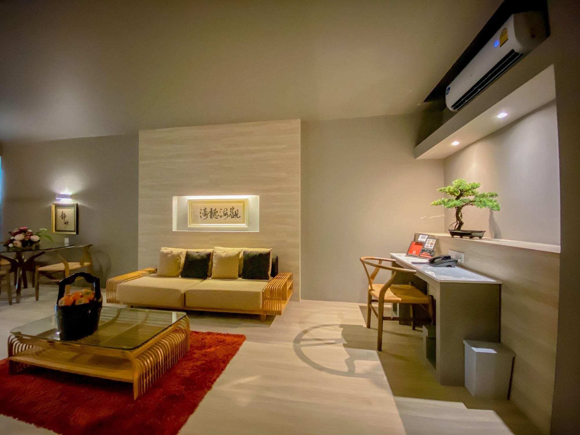 Executive Suite,1589434168:JPEG