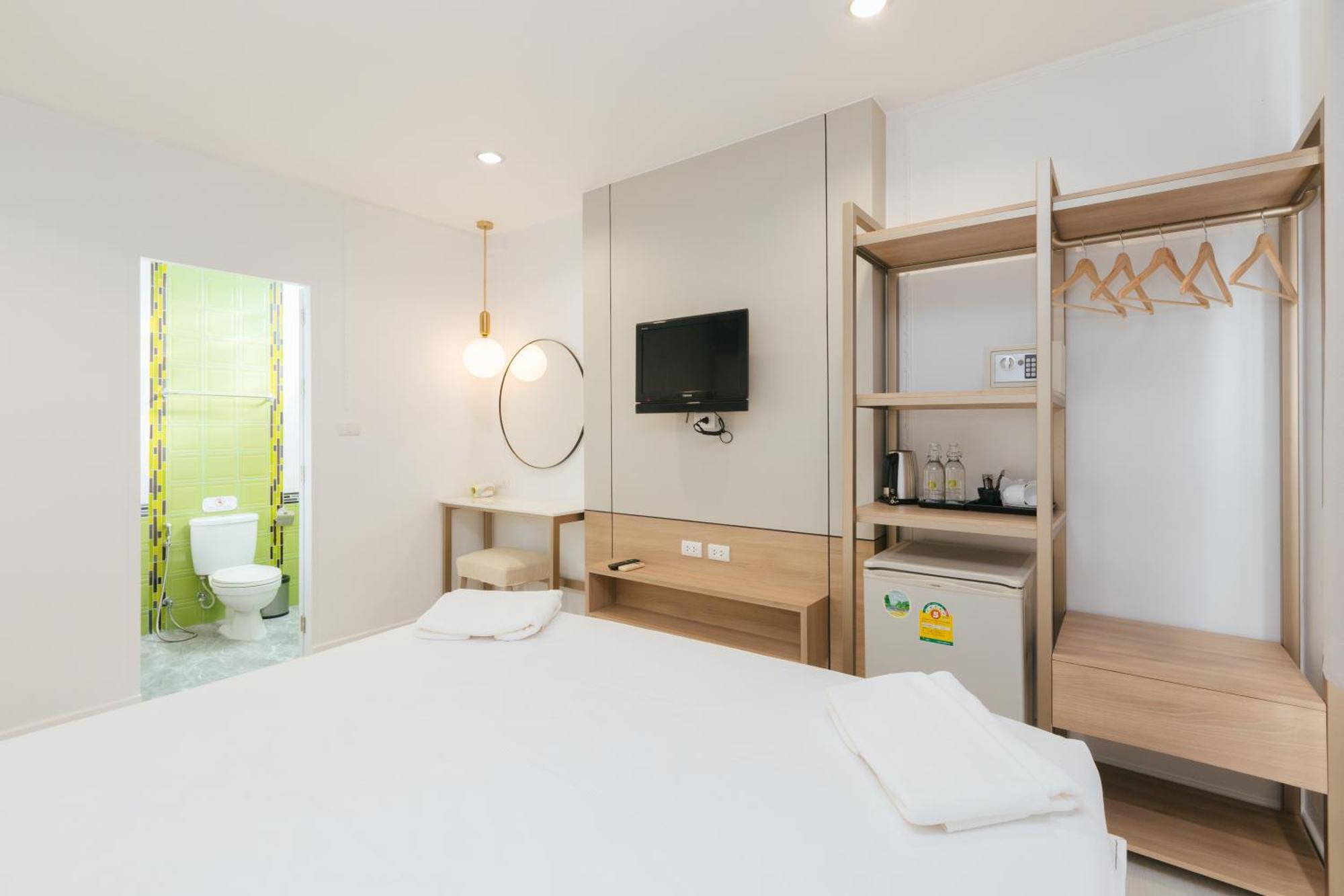 Standard Double Room,1419542601:JPEG