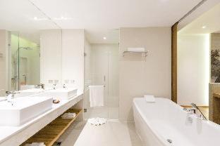 Poolsuite