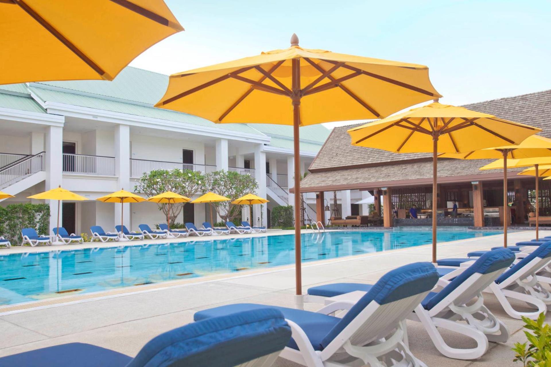 Suite Pool Wing King Bed