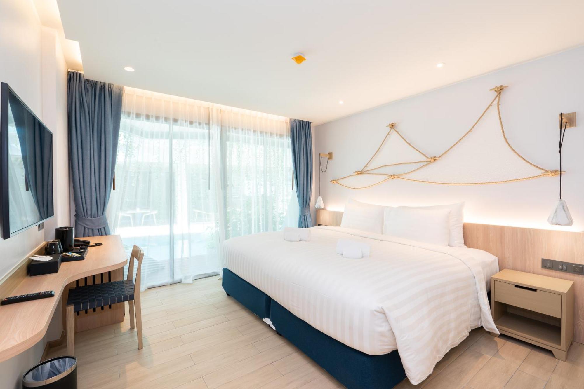 Deluxe Double Room with Pool View