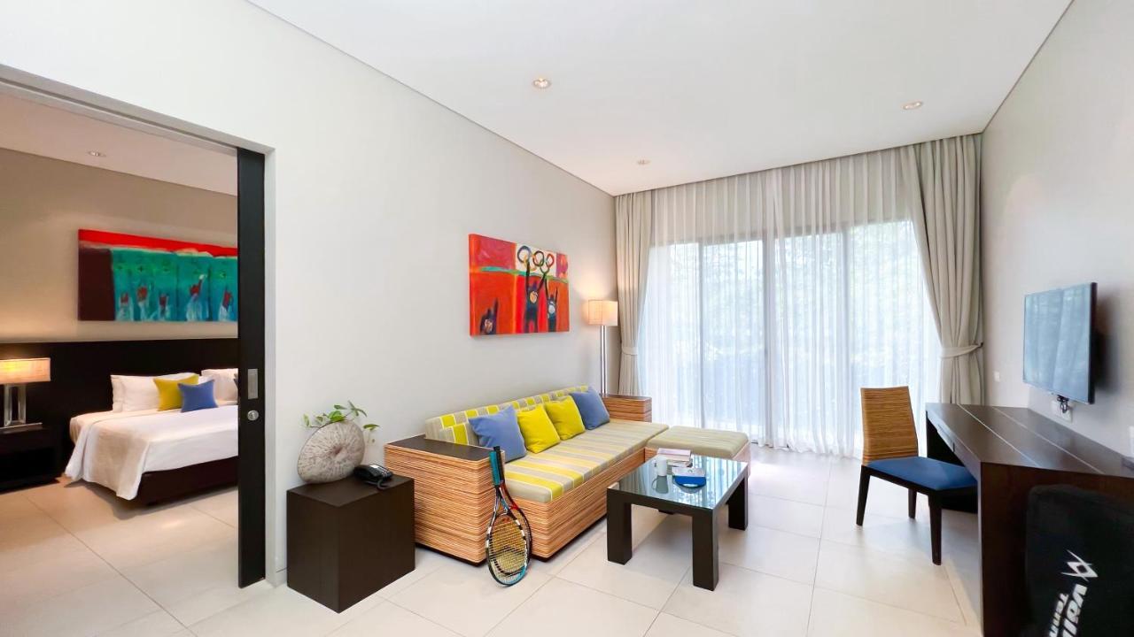 Suite Pool Wing King Bed