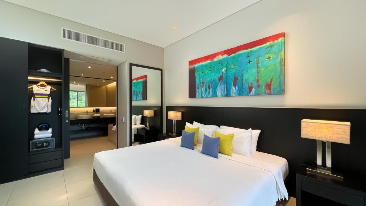 Suite Pool Wing King Bed