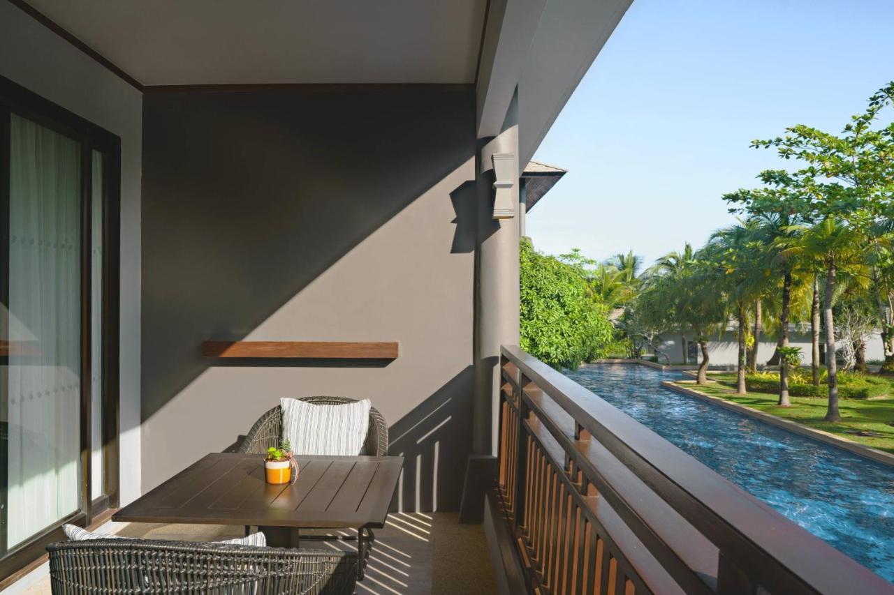 Habitación Premium con balcón y vistas a la piscina - Cama extragrande
