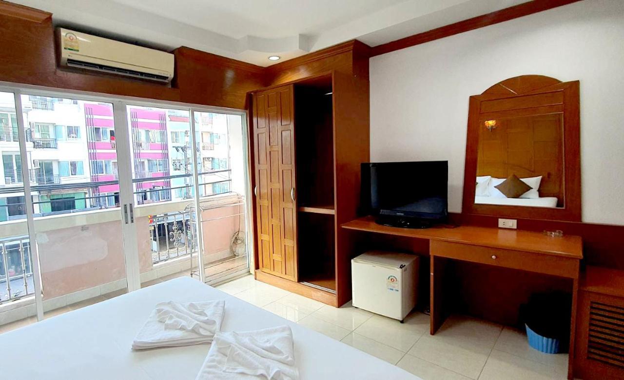 Deluxe Double Room Balcony,1469339456:JPEG