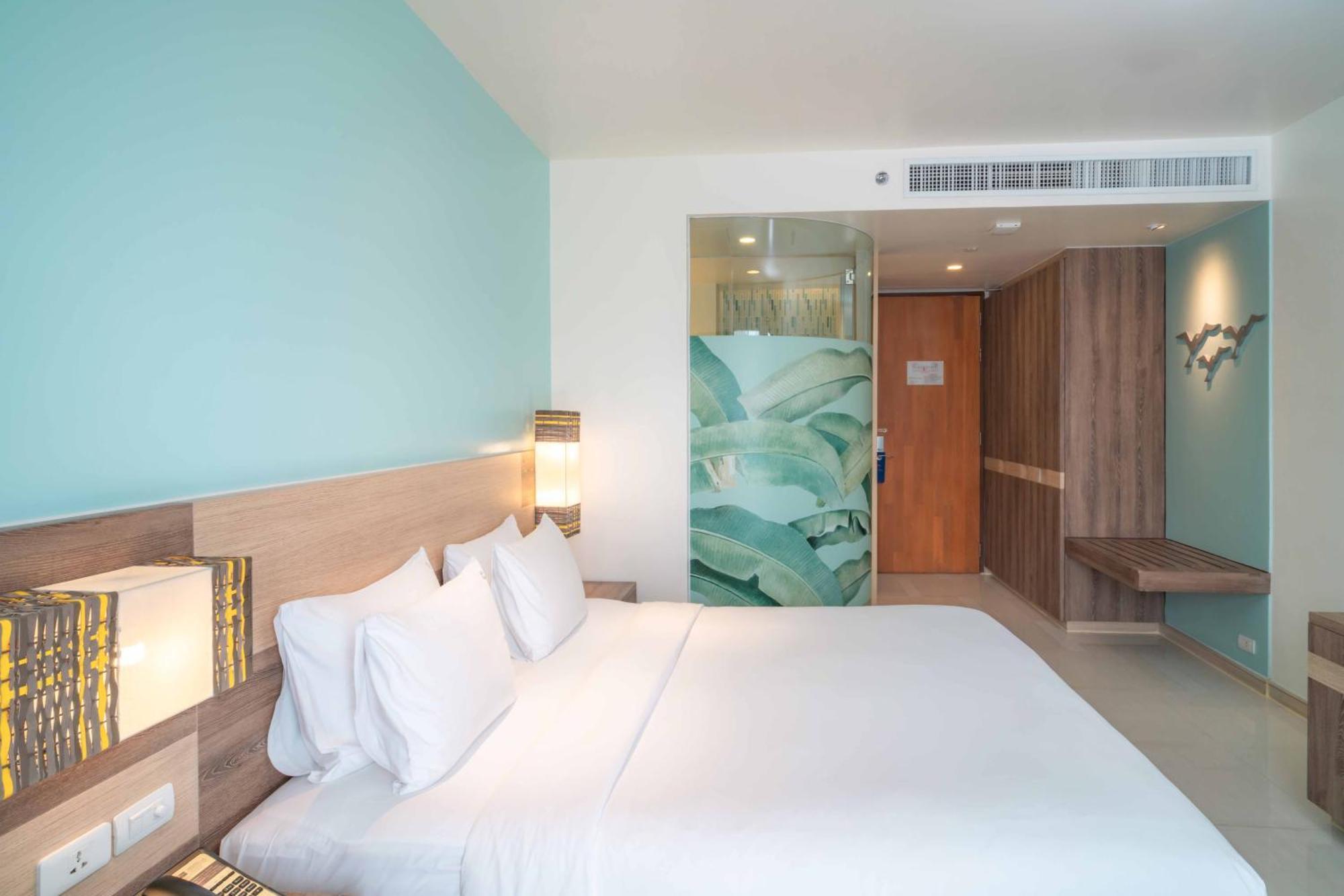 Standard King Room with Free Breakfast - Accessible