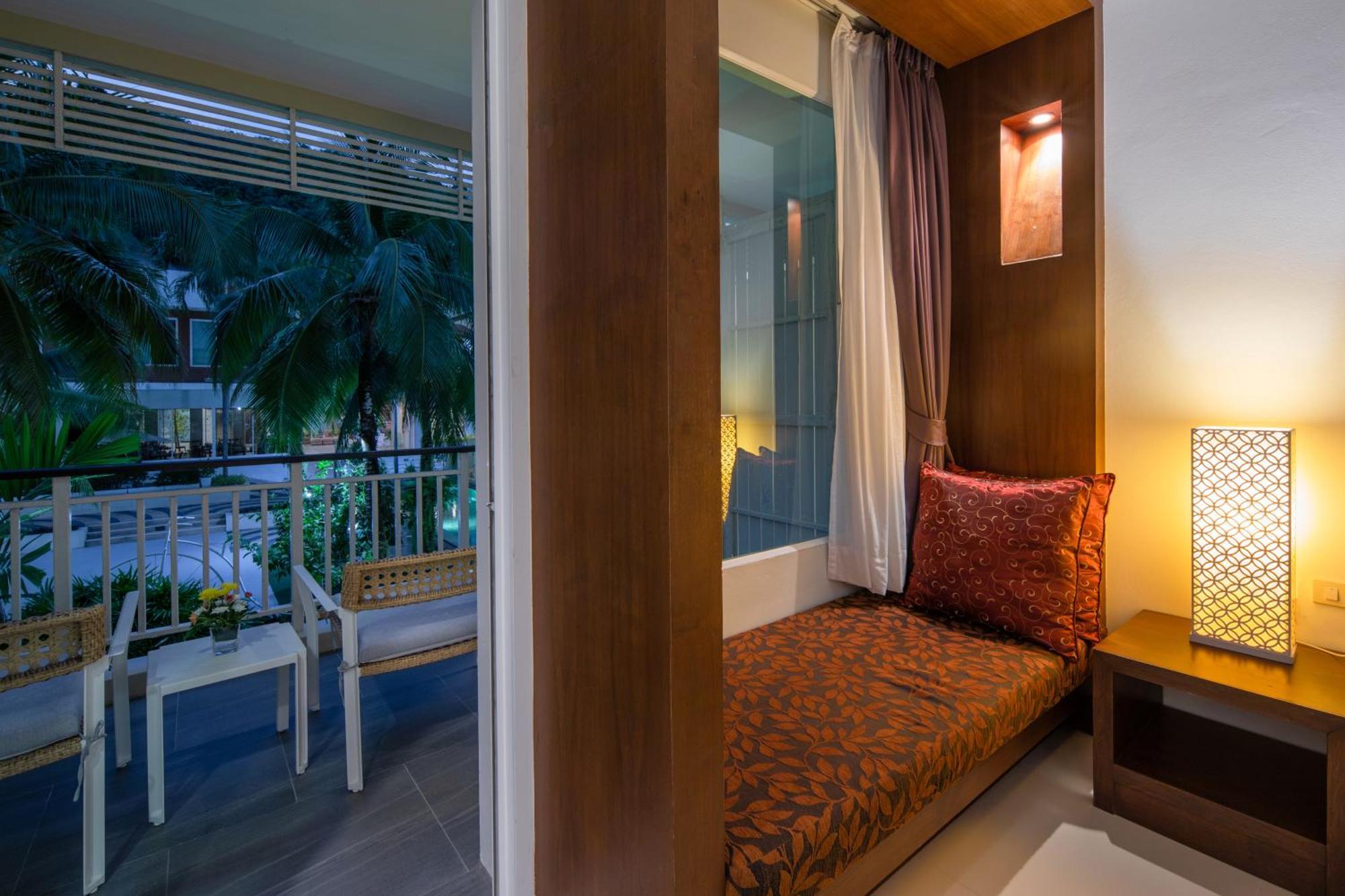 Deluxe Stairway Room
