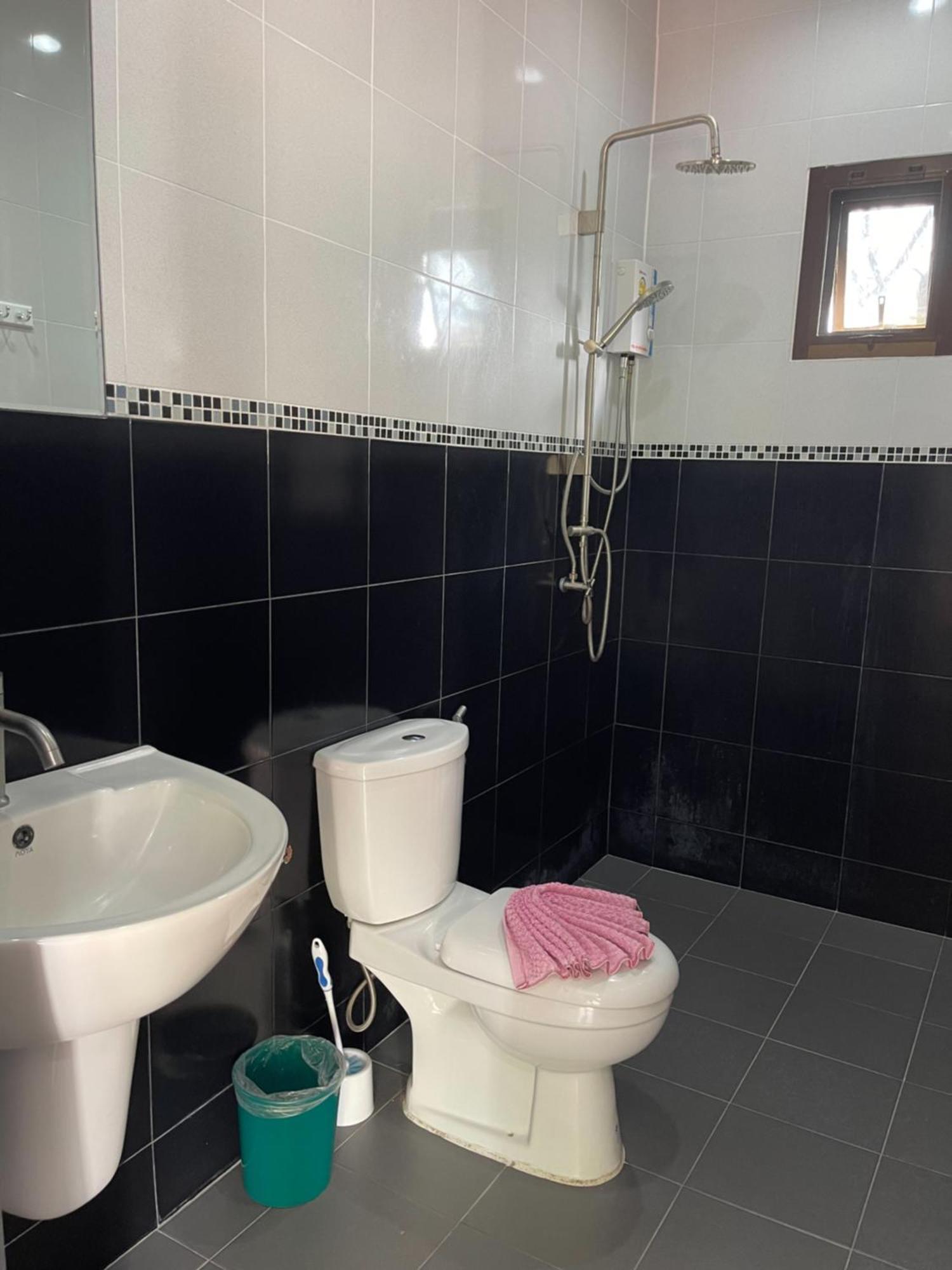 Studio with Garden View,1541551117:JPEG