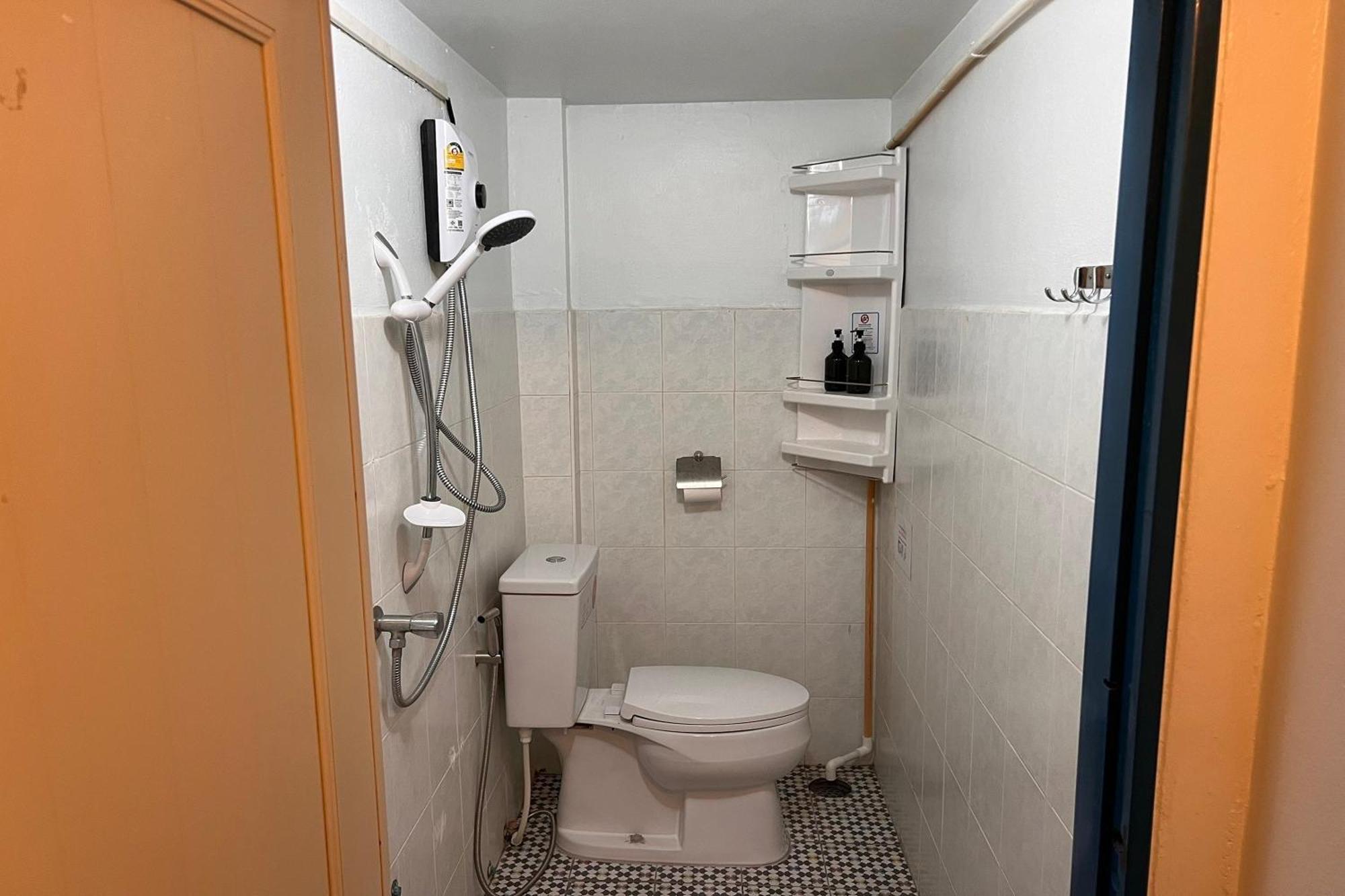 Family Room Private Bathroom