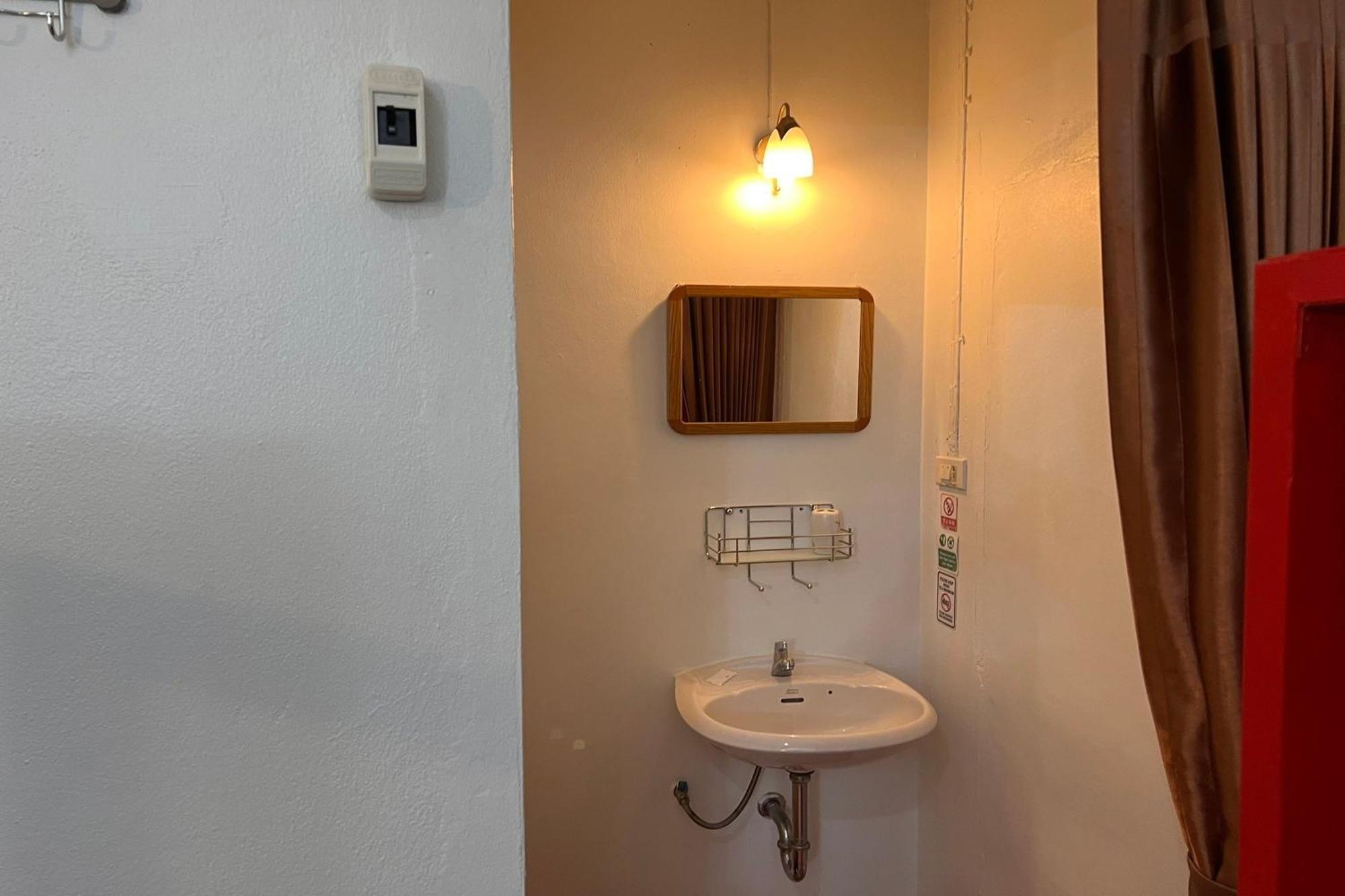 Family Room Private Bathroom