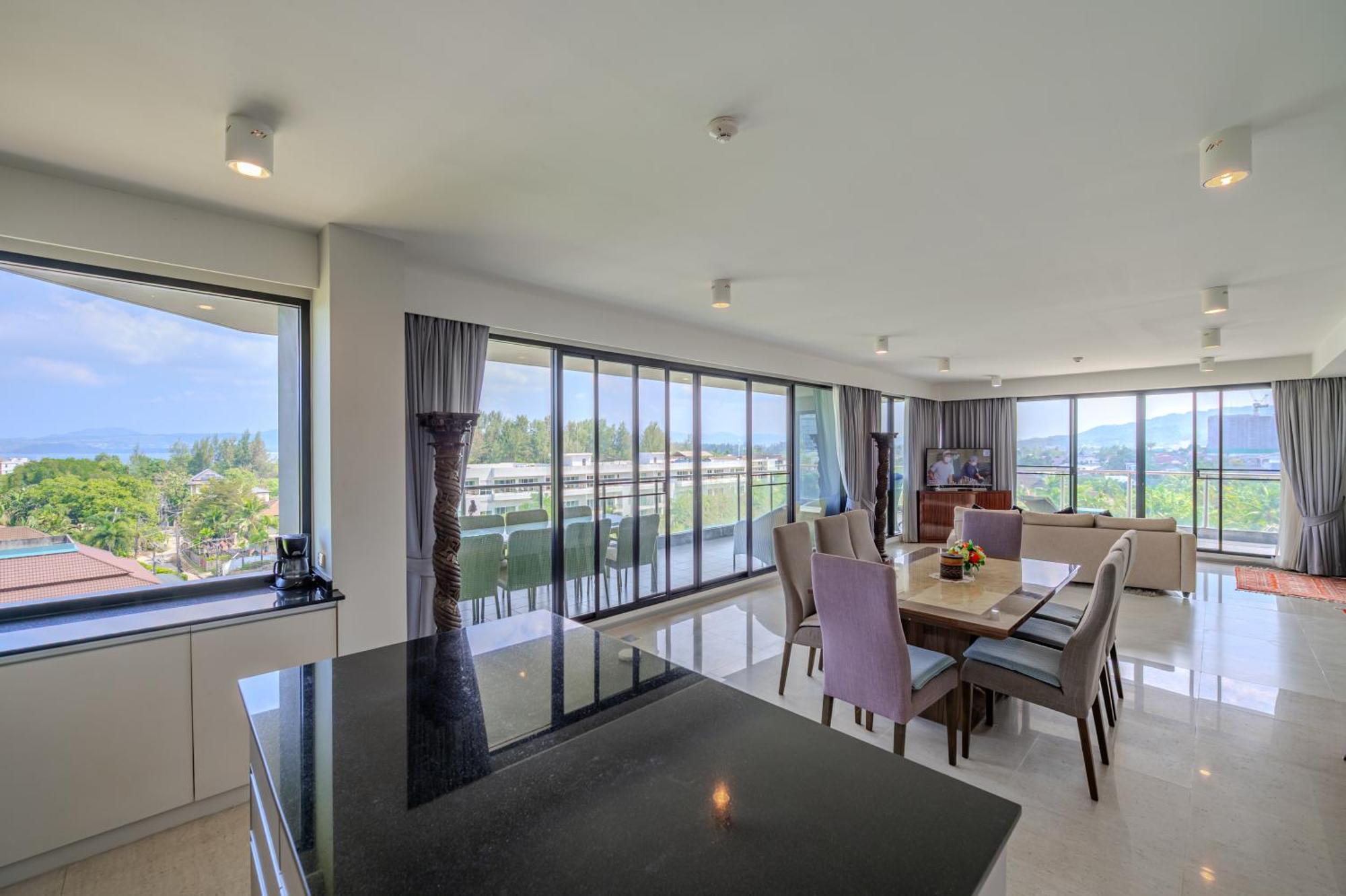 Three-Bedroom Apartment Sea View