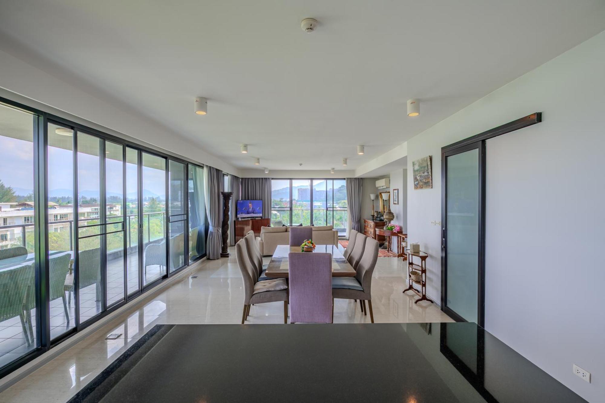 Three-Bedroom Apartment Sea View