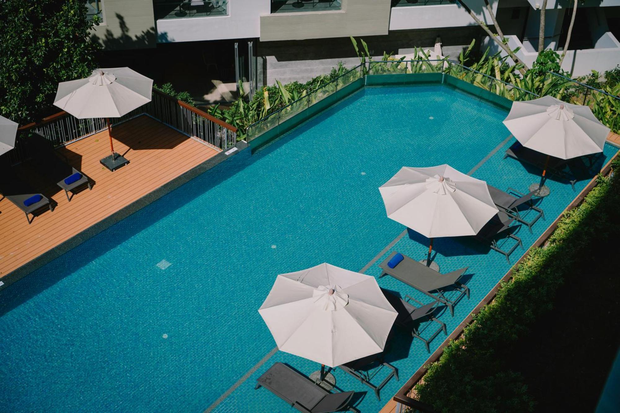 Superior Zweibettzimmer mit Balkon und Poolblick