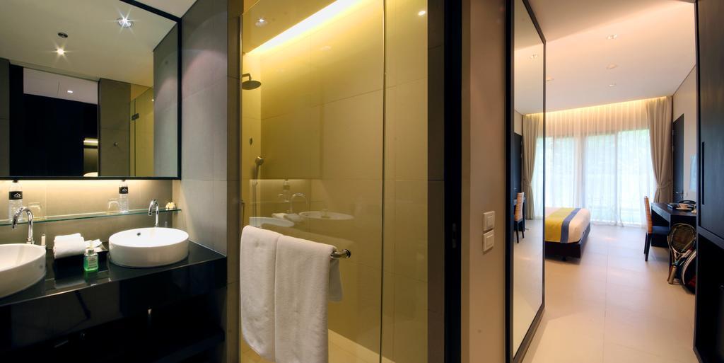 Superior Room - Pool Wing - King Bed,342718144:JPEG