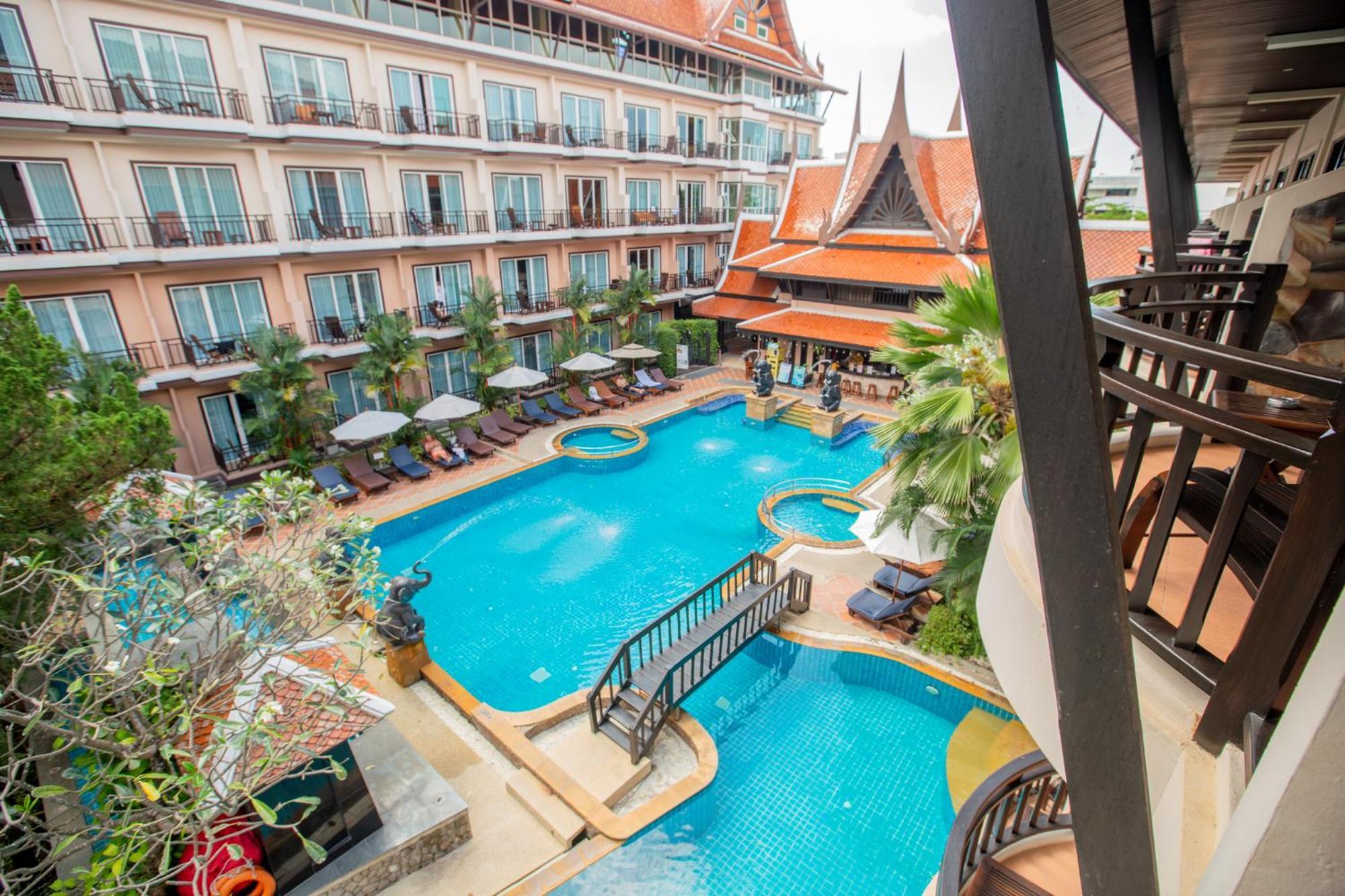 Deluxe Double or Twin Room Pool View