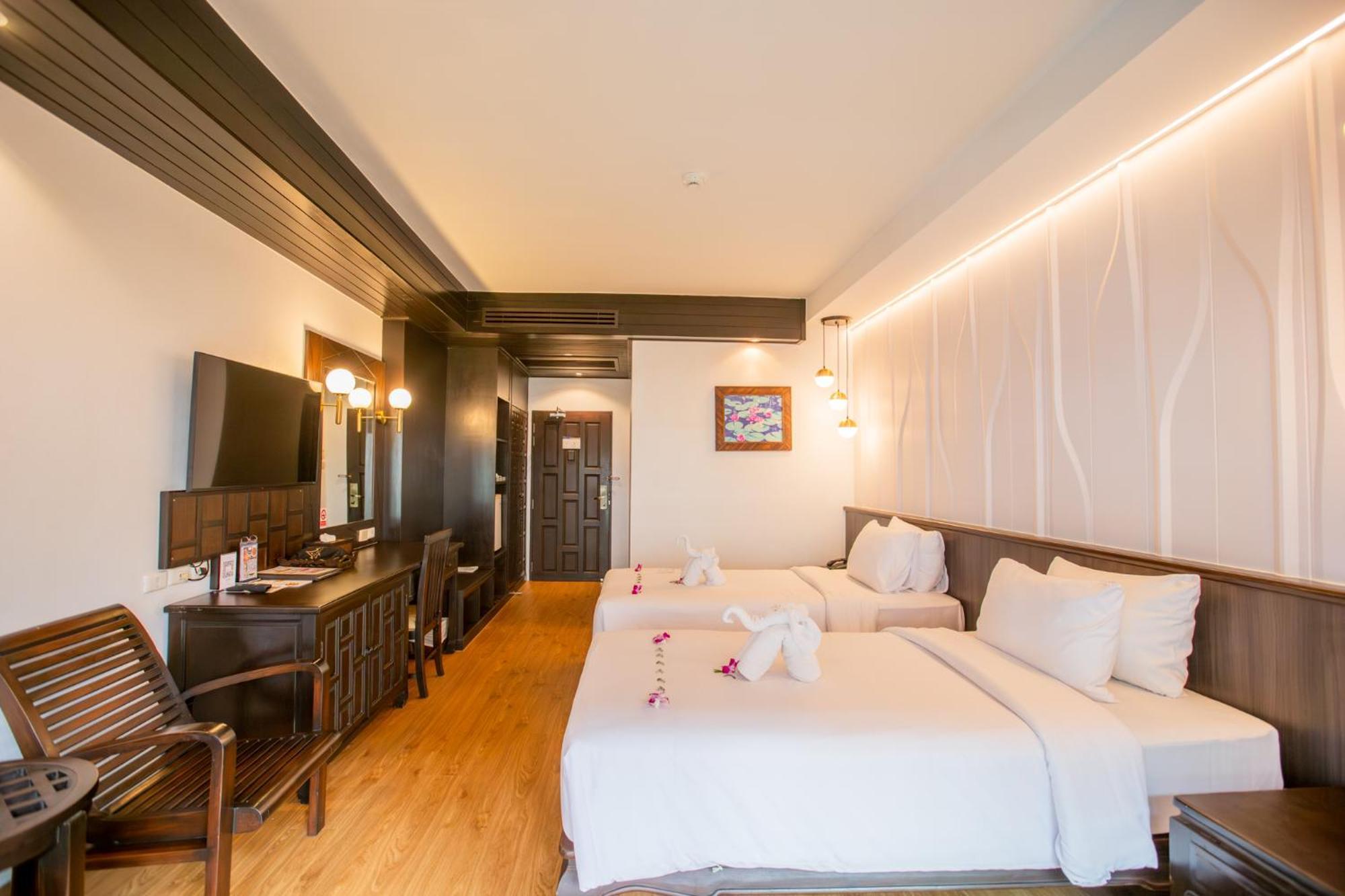 Deluxe Double or Twin Room Pool View