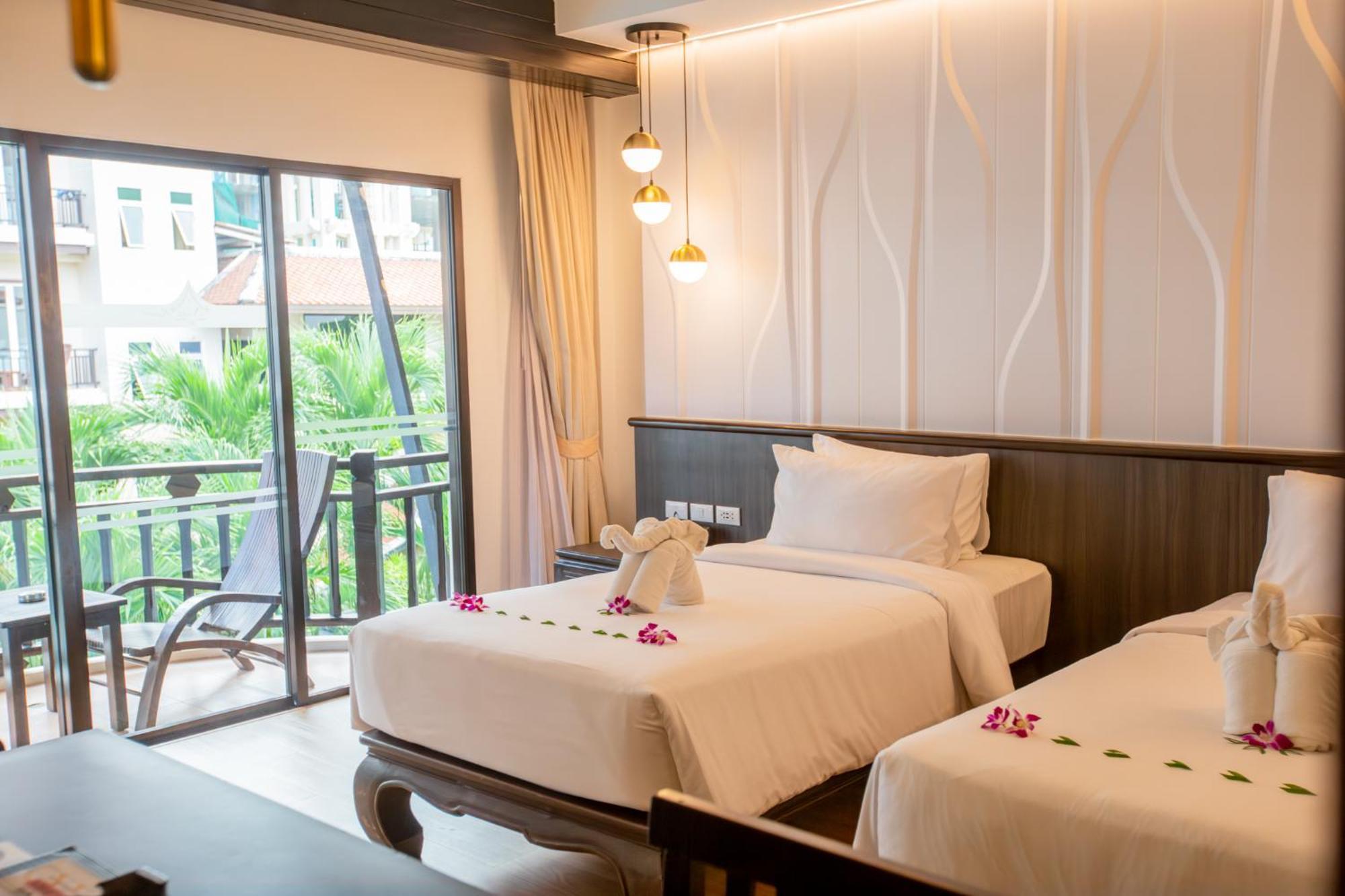 Deluxe Double or Twin Room Pool View