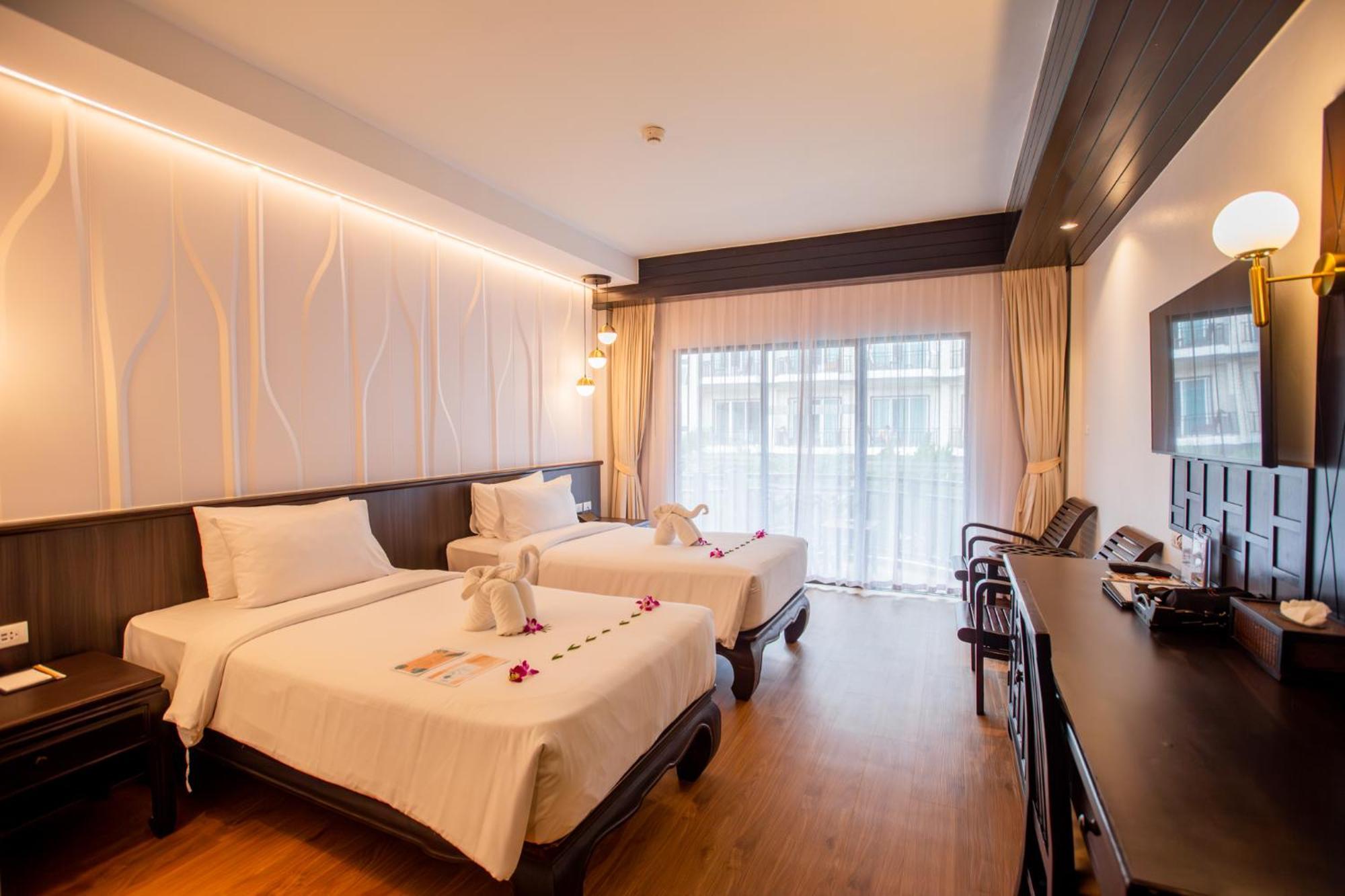 Deluxe Double or Twin Room Pool View