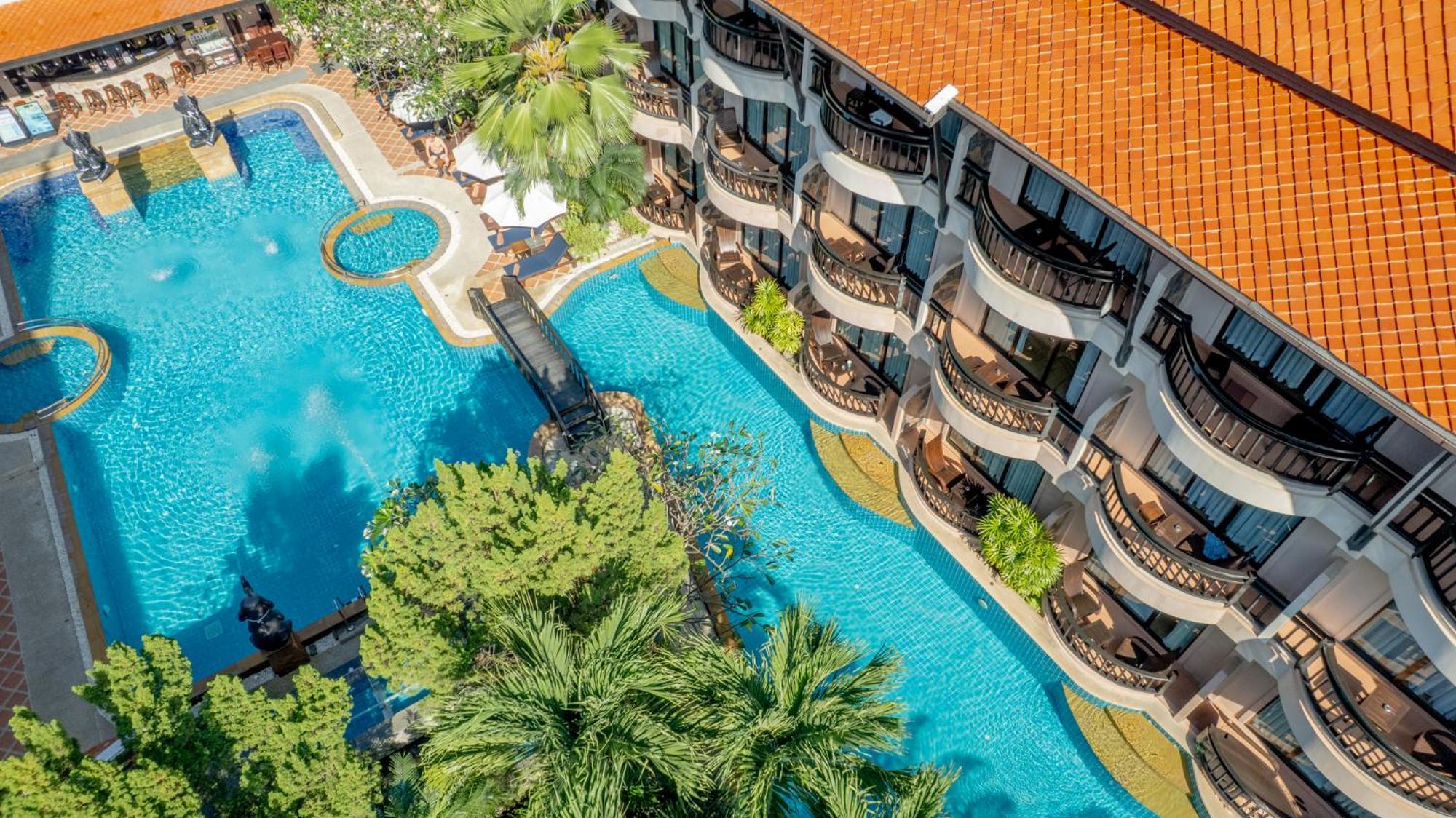 Grand Deluxe Double or Twin Room Pool Access