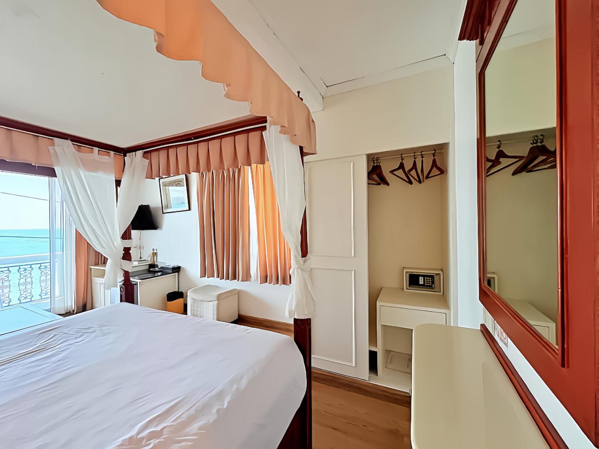 Deluxe Double or Twin Room Sea View
