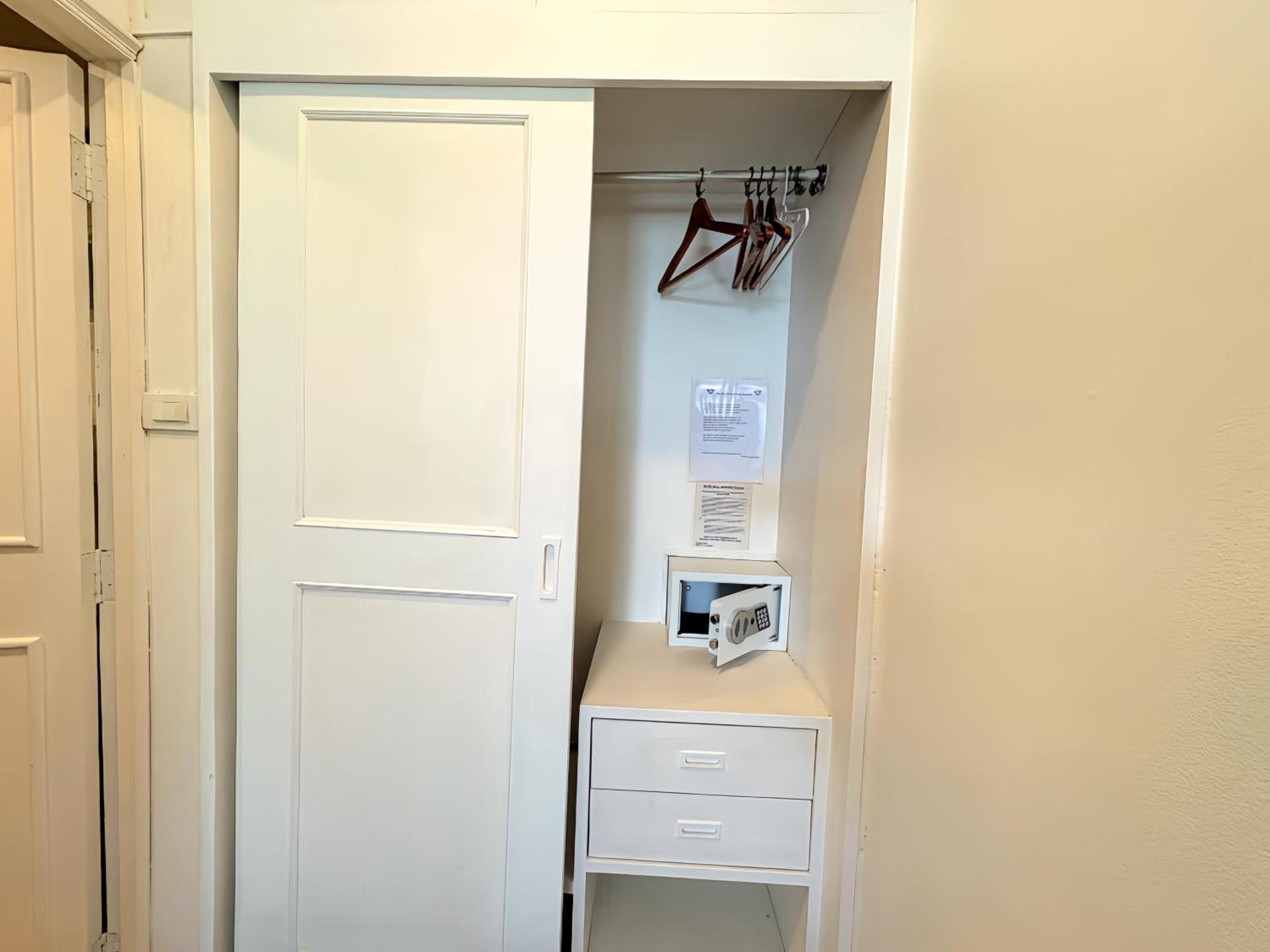 Deluxe Double or Twin Room Pool Access