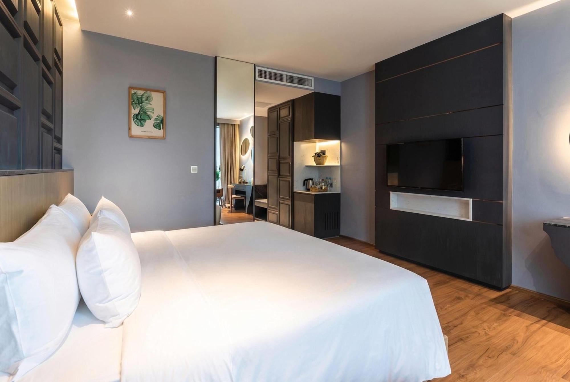 Deluxe Zimmer mit einem Kingsize-Bett und Poolblick - Nichtraucher