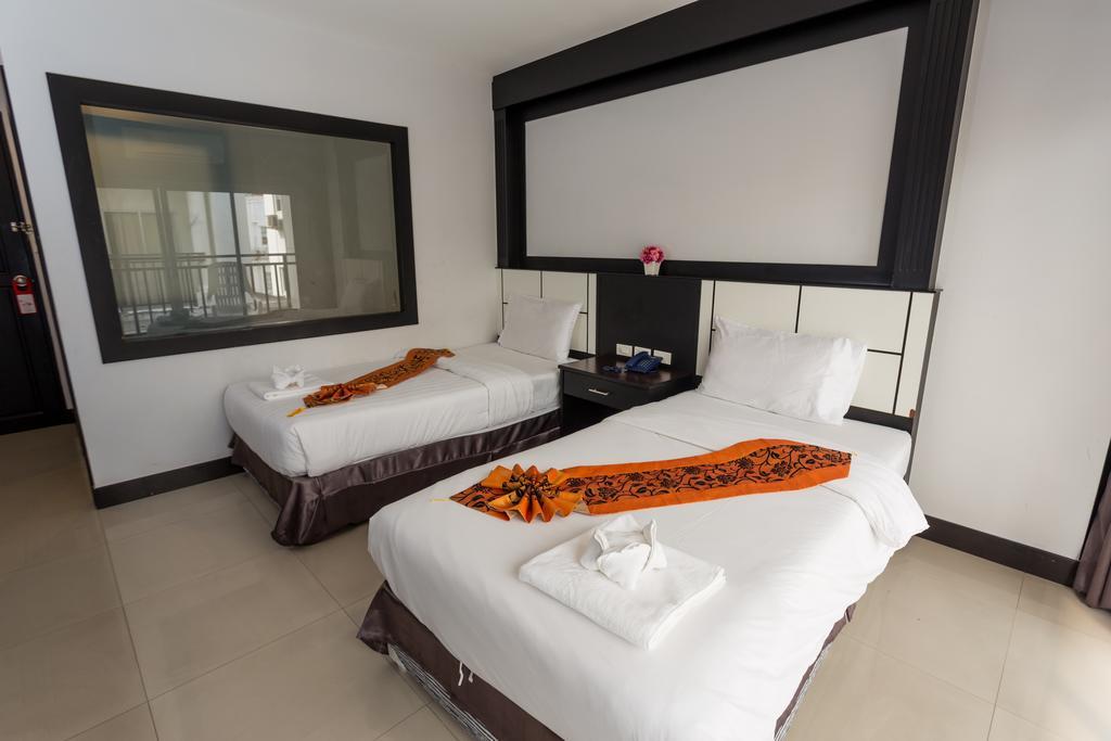Zweibettzimmer mit Balkon