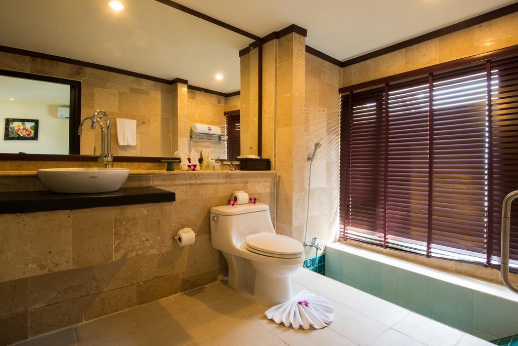 Quarto Deluxe com Cama de Casal ou 2 de Solteiro, Banheira de Hidromassagem e Vista do Mar