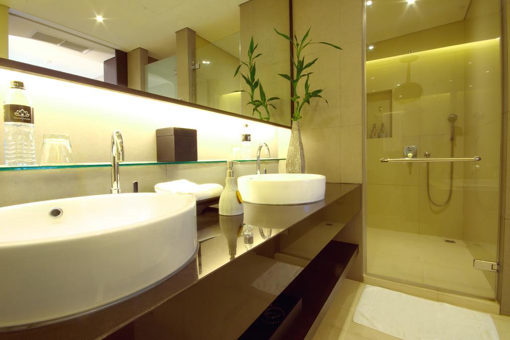 Superior Room Pool Wing Twin Beds