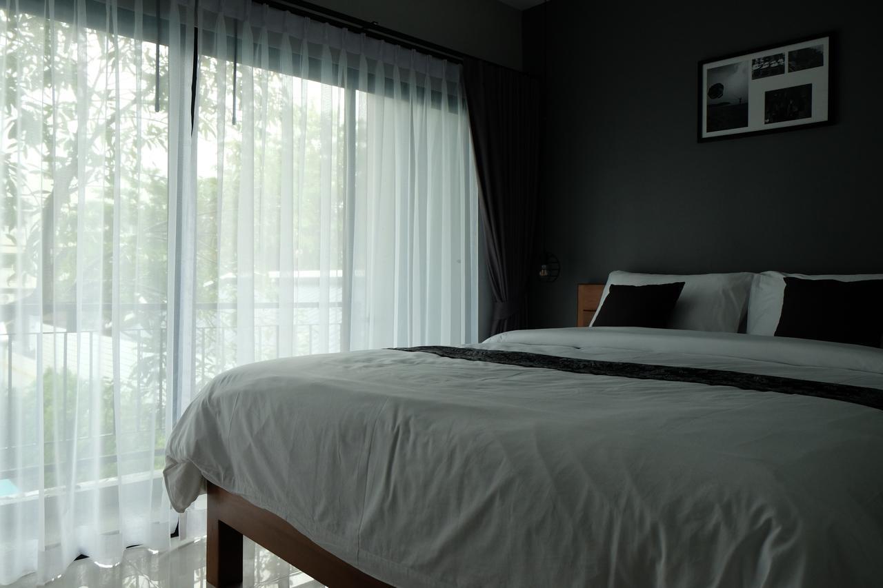 Superior King Room Pool View