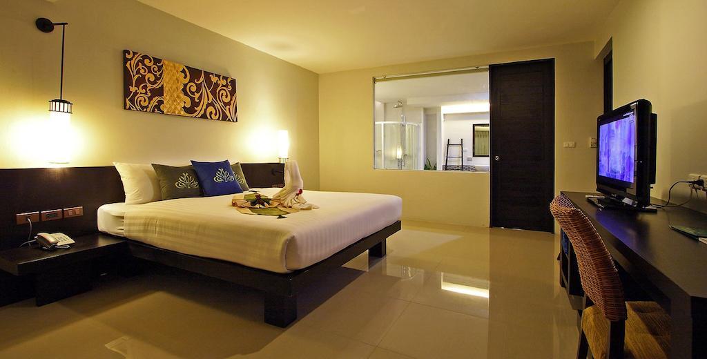 Habitación Suite Doble con vistas a la piscina