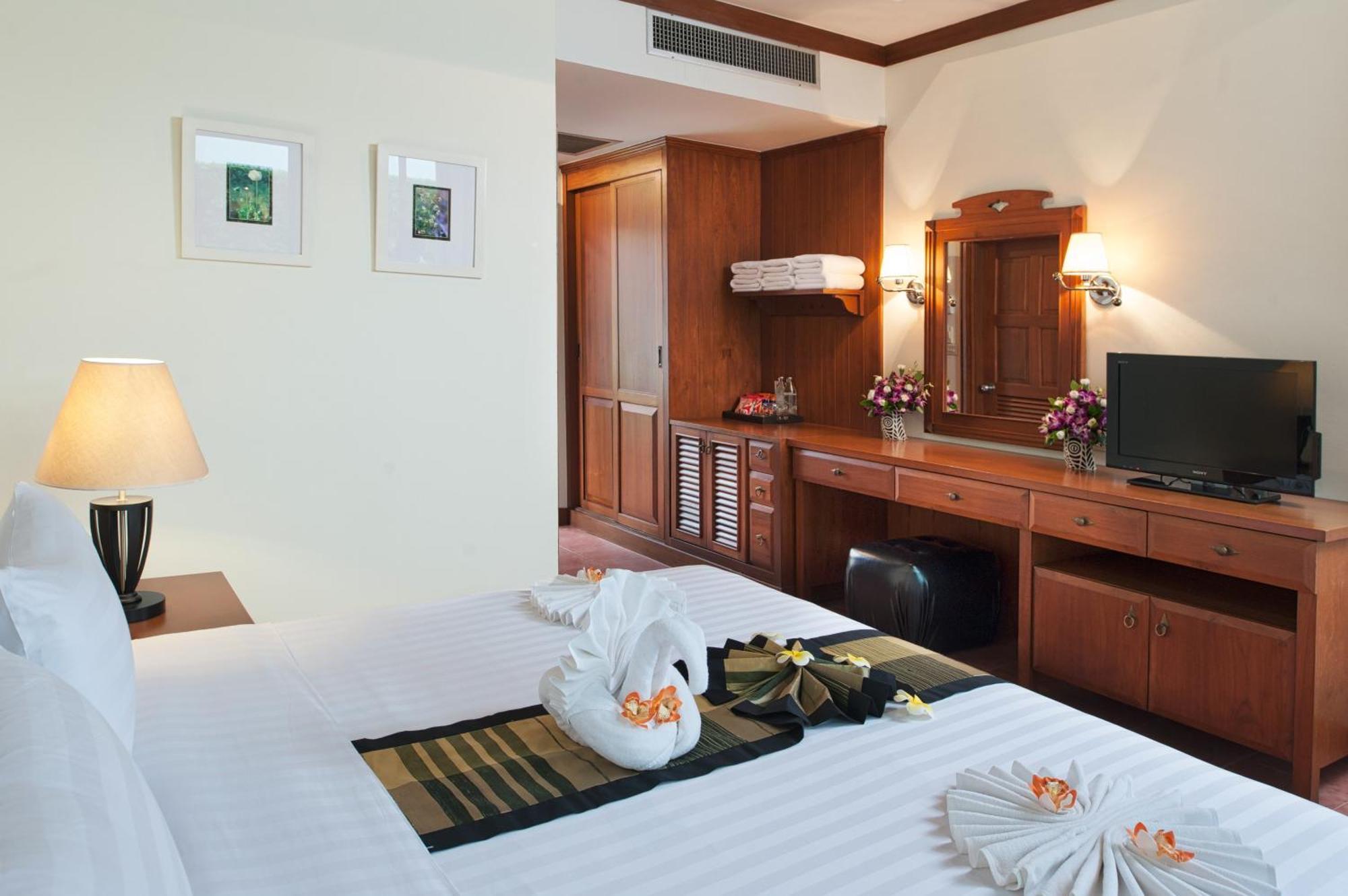 Chambre Double ou Lits Jumeaux Deluxe - Vue sur Piscine