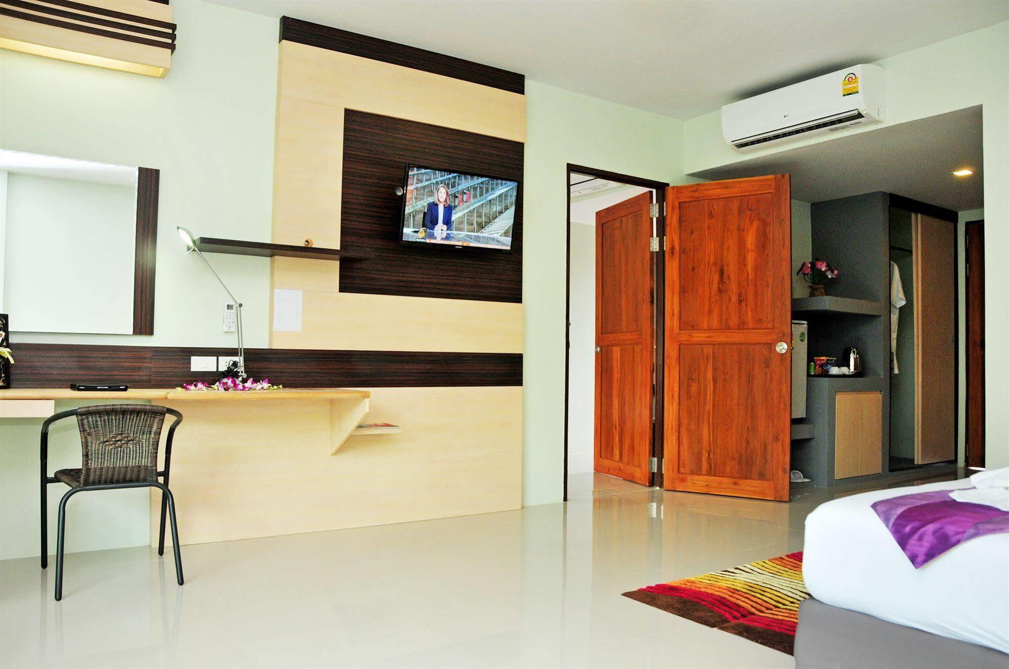 Deluxe Room Poolside,1287576211:JPEG