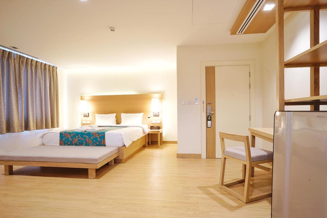 Deluxe Double Room with Balcony,749615942:JPEG