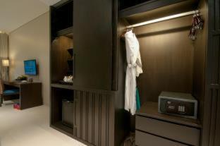 Superior Room Pool Wing Twin Beds