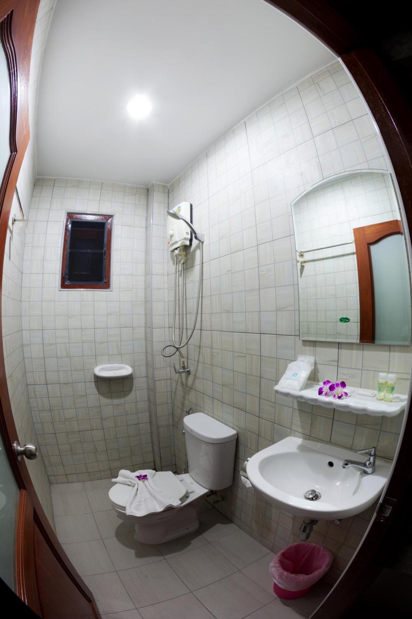Deluxe Double Room with Balcony,902103145:JPEG