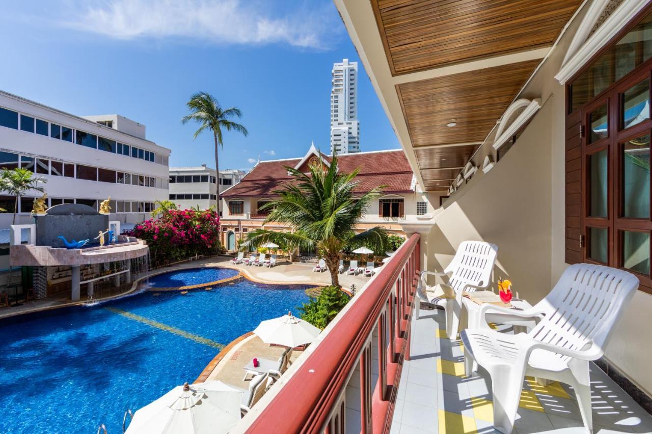 Deluxe Pool View
