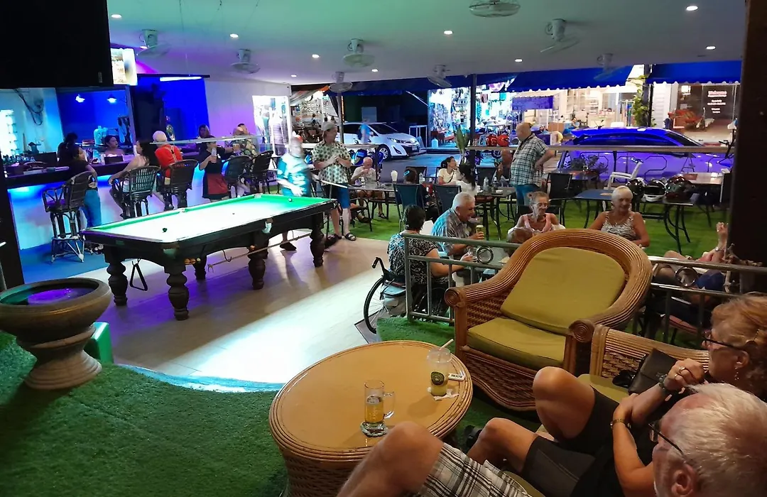 Oasis Apartments & Bar-1
