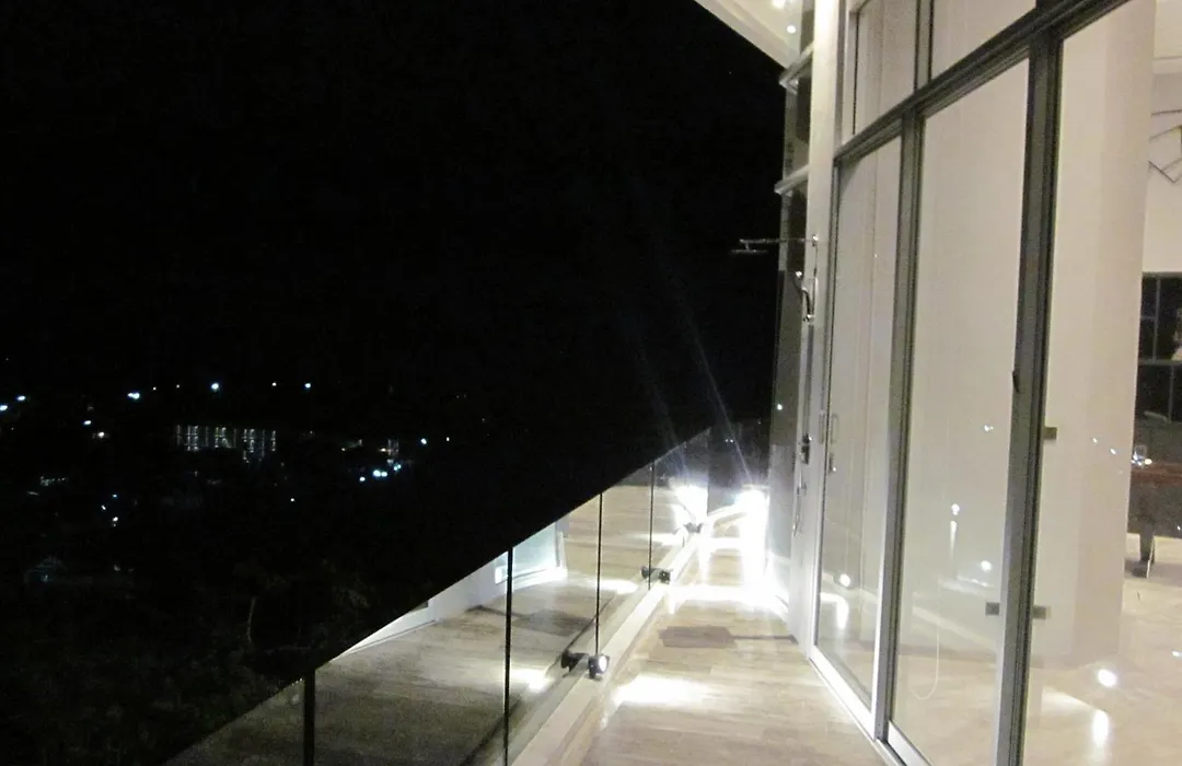 360* Ultimate Penthouse Entire Top Floor And Resort With Great Amenities-1