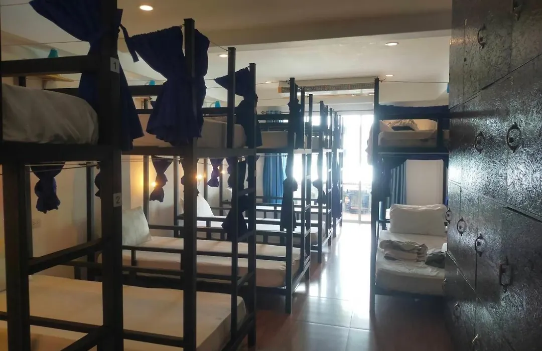 Popeyes Hostel Patong-1