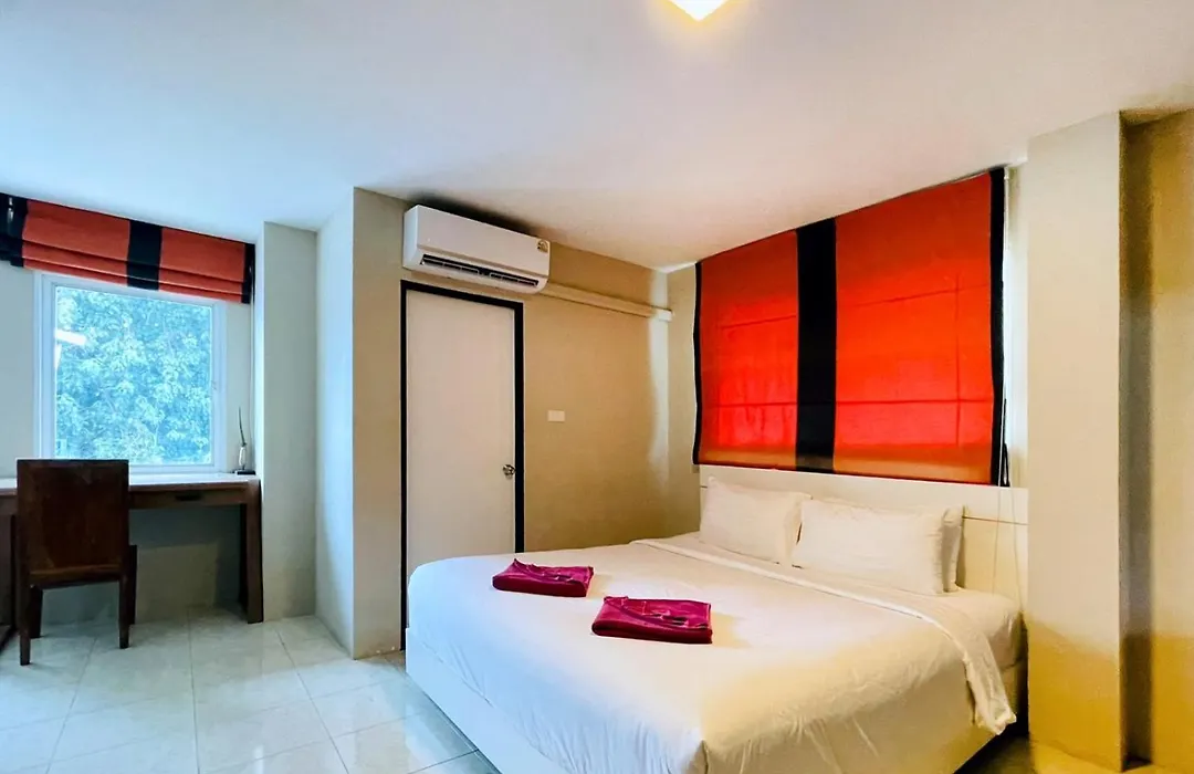 Breakers Hotel Rawai-1