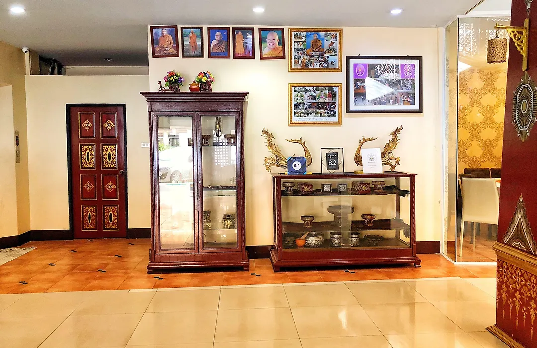 Silver Resortel-1