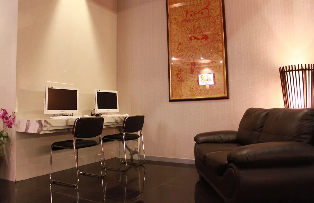 Hemingways Silk Hotel-1