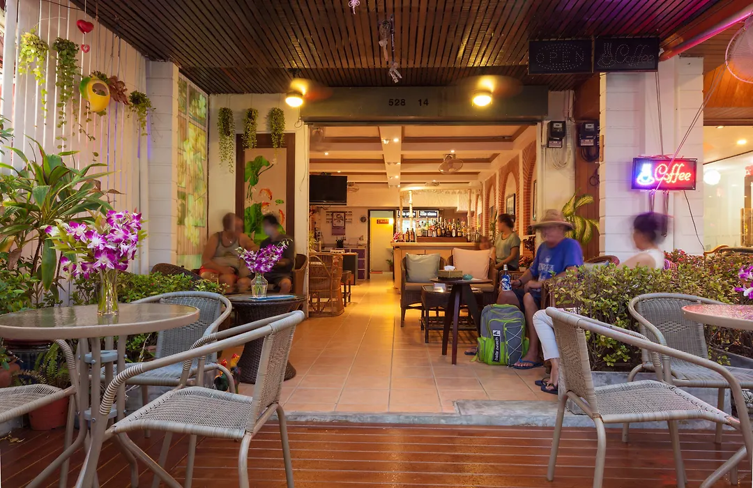 Karon Sunshine Guesthouse & Bar-1