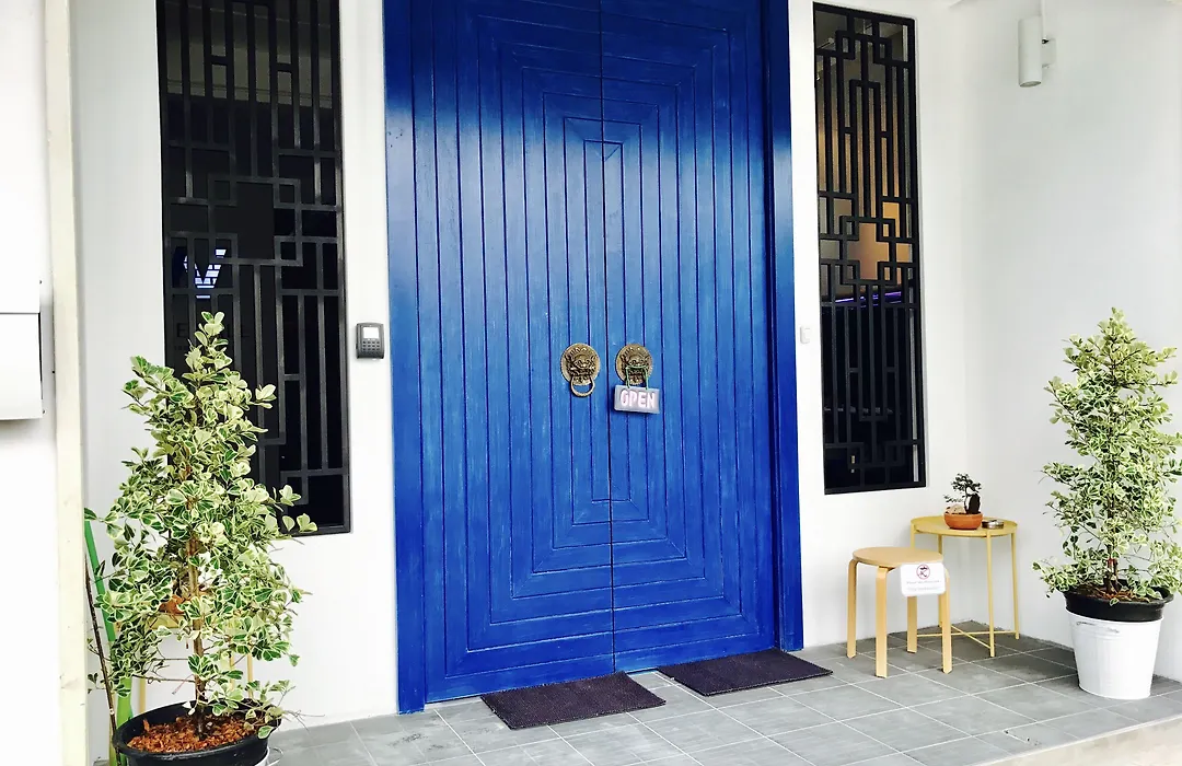 White Wall Poshtel-1