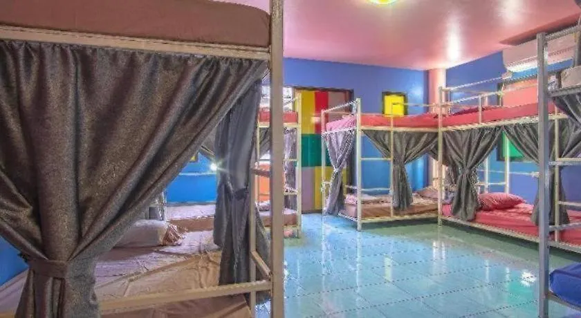 Oyo 586 I Hostel-1