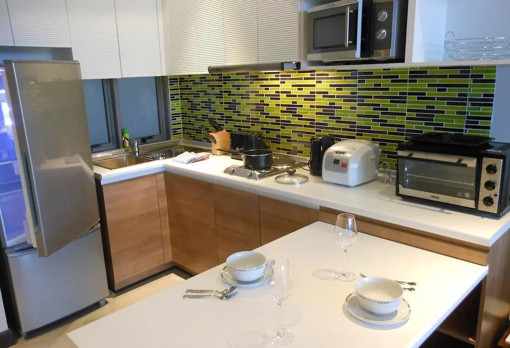 Top Floor, One-Bedroom Apartment-1